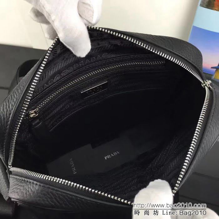 普拉達PRADA原單 最新款 2VH014克色原單荔枝紋男士單肩斜跨包 官網同步 PHY1515